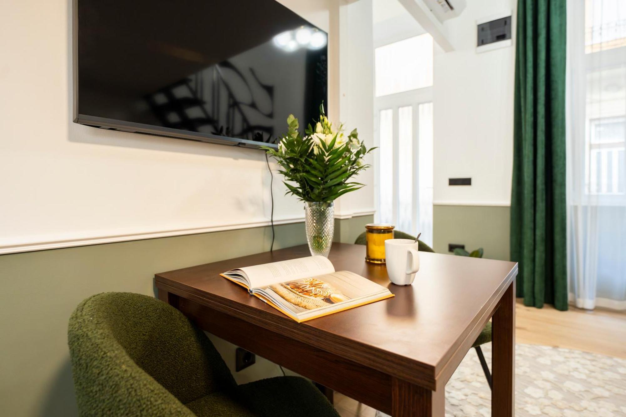 Garden Retreat For Two! Brand New I Apartment *