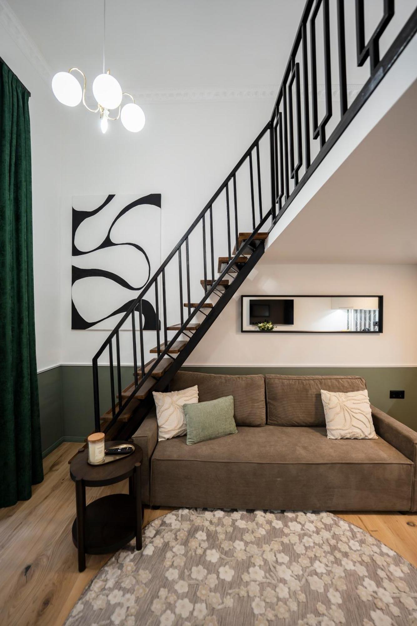 Garden Retreat For Two! Brand New I *