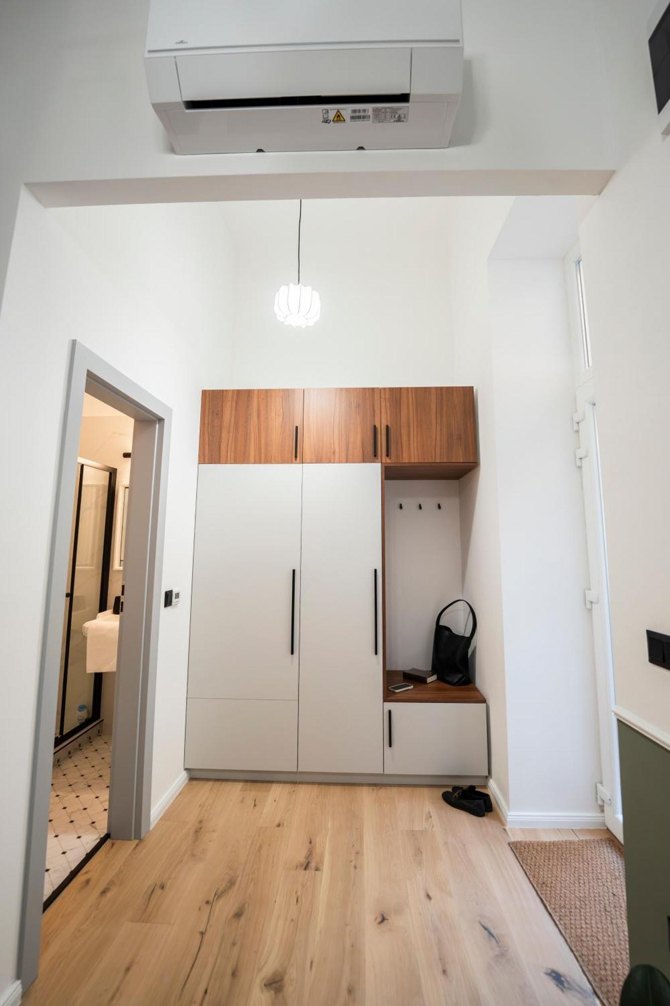 Garden Retreat For Two! Brand New I
