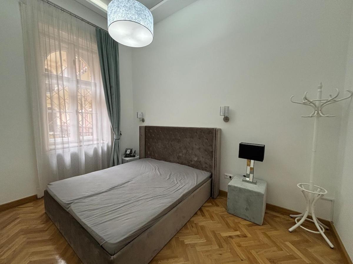 2-bedroom Flat With Ac And Garage Near Westend