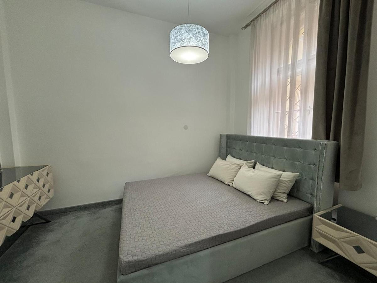 2-bedroom Flat With Ac And Garage Near Westend Appartamento