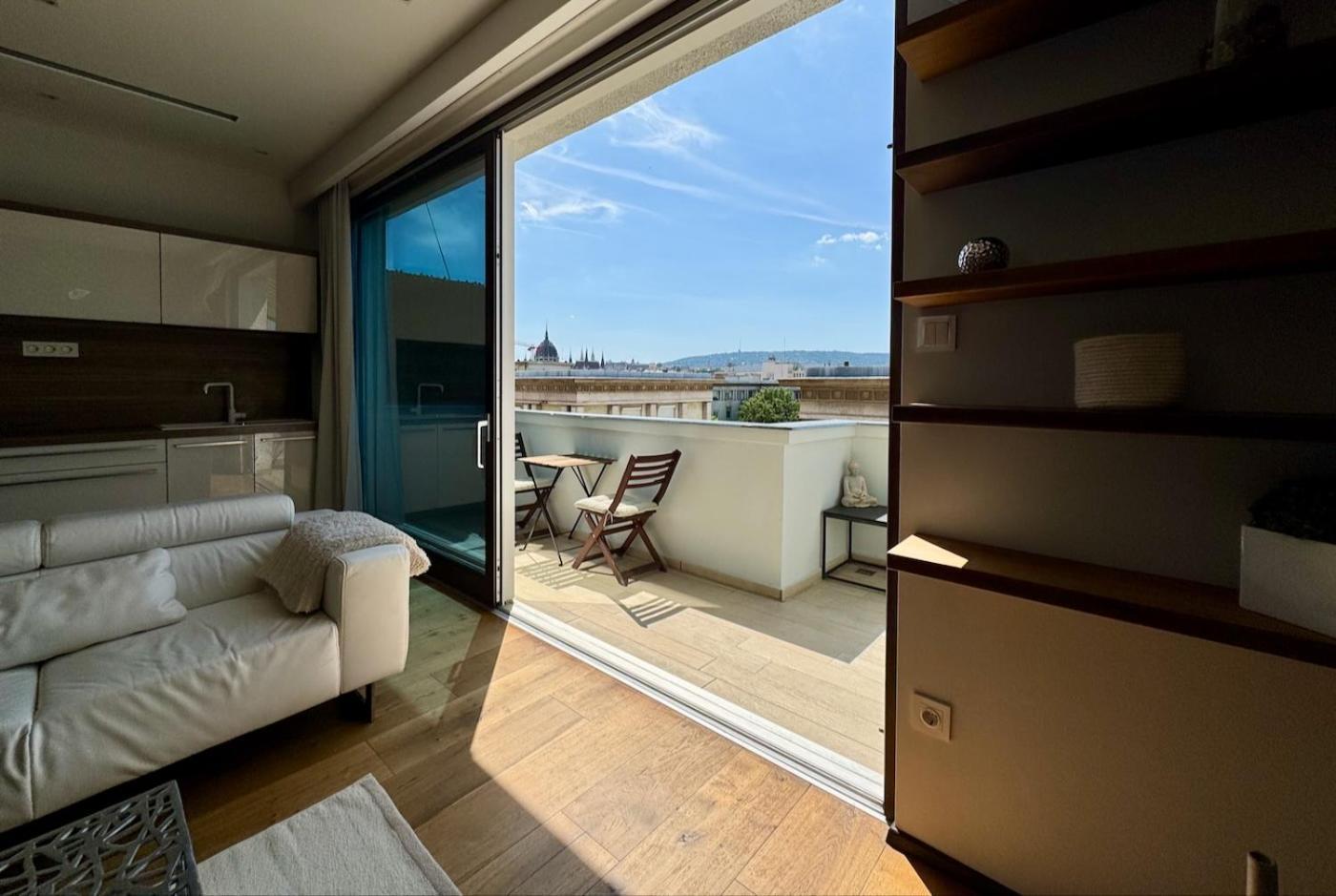 Panoramic Views - Luxury Downtown Budapest
