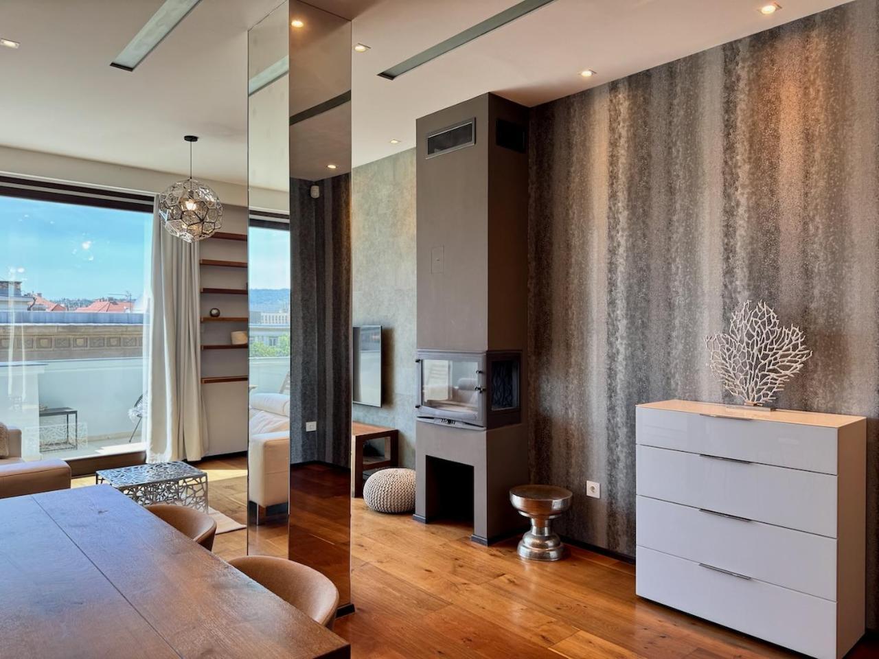 Panoramic Views - Luxury Downtown