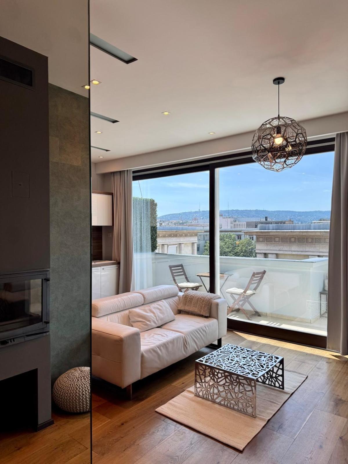 Panoramic Views - Luxury Downtown Lejlighed