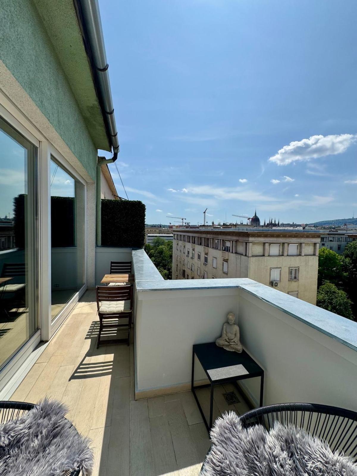 Panoramic Views - Luxury Downtown *