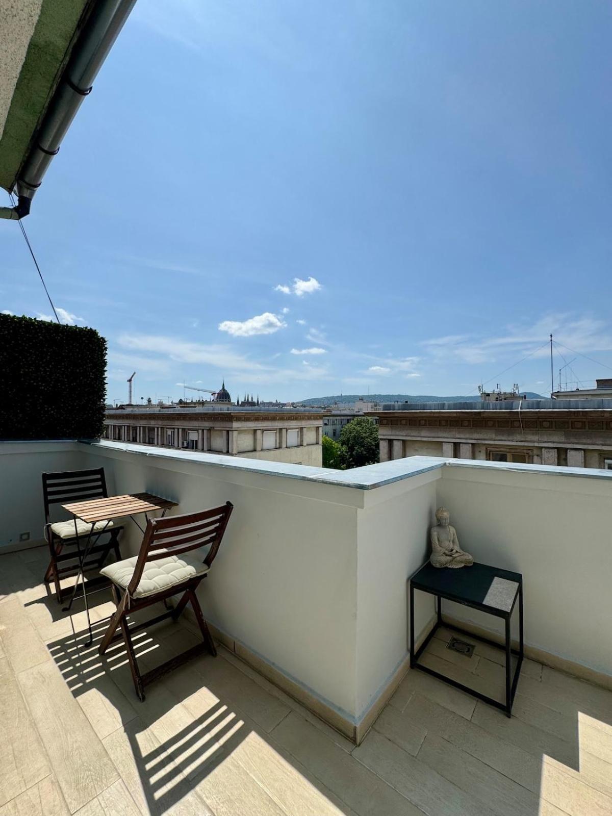 Panoramic Views - Luxury Downtown