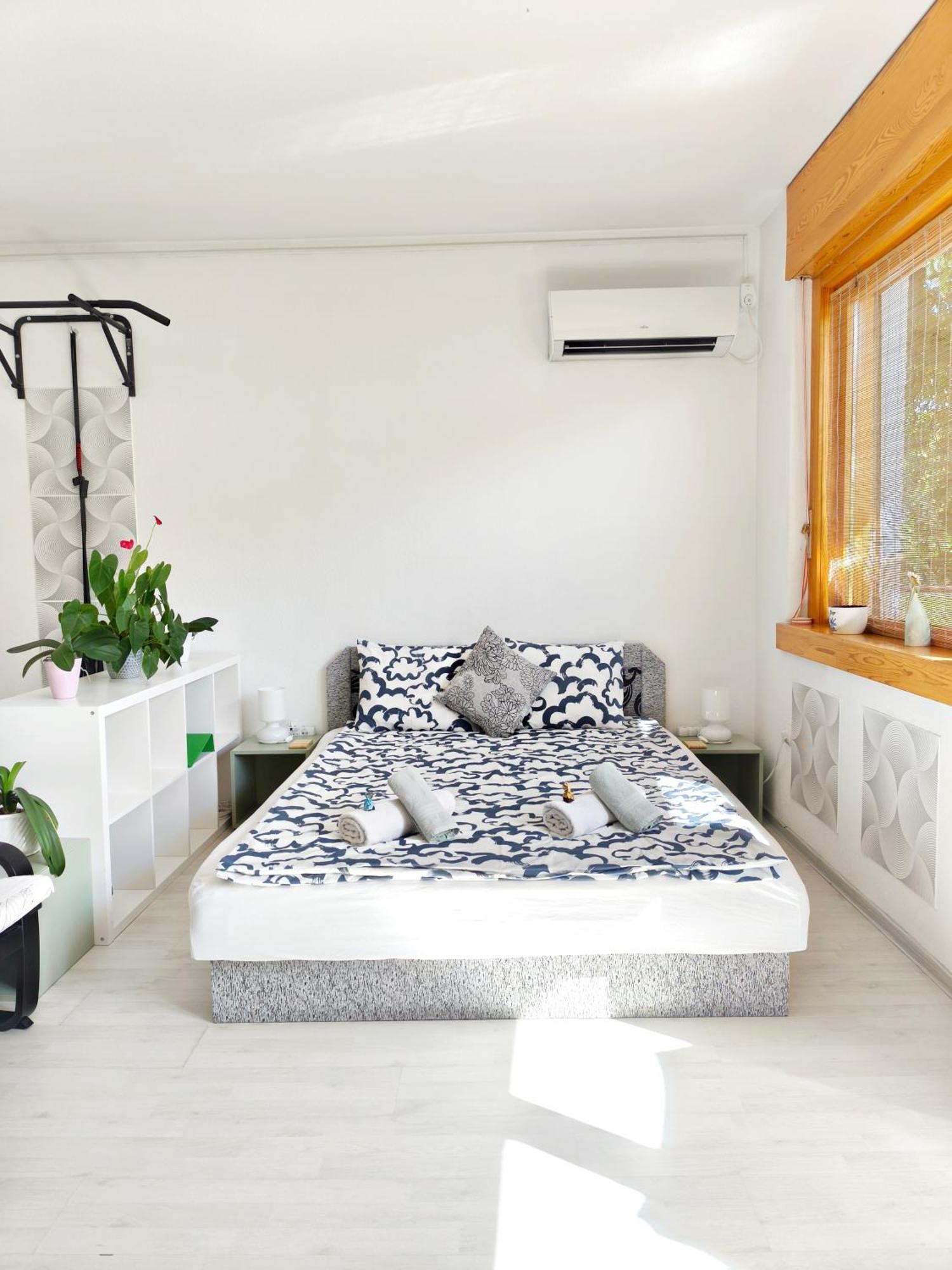 Homestay Free Parking, Balcony, Near To Park
