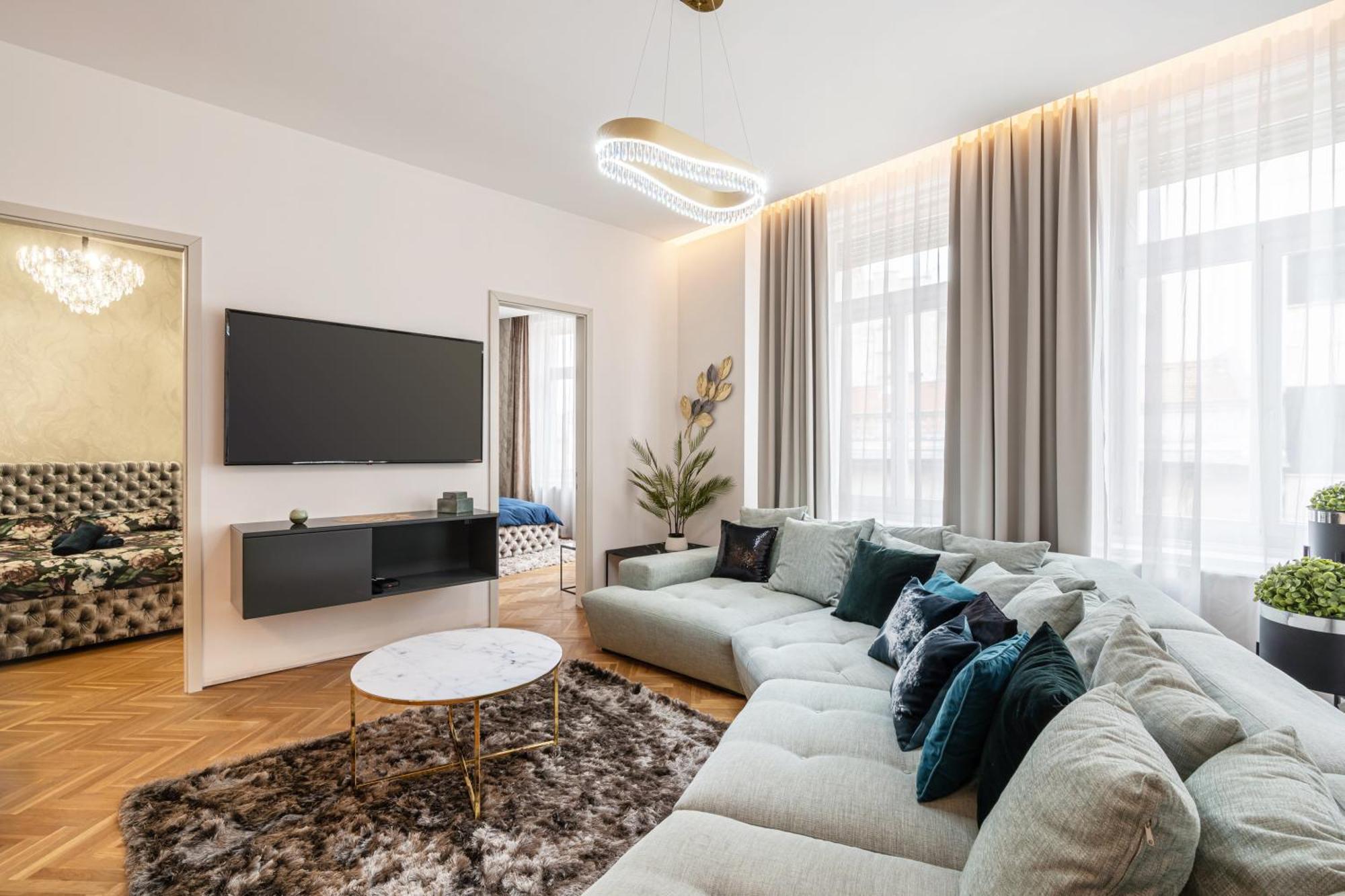 Four Bedrooms Luxury Design Apartment At Fashion Street