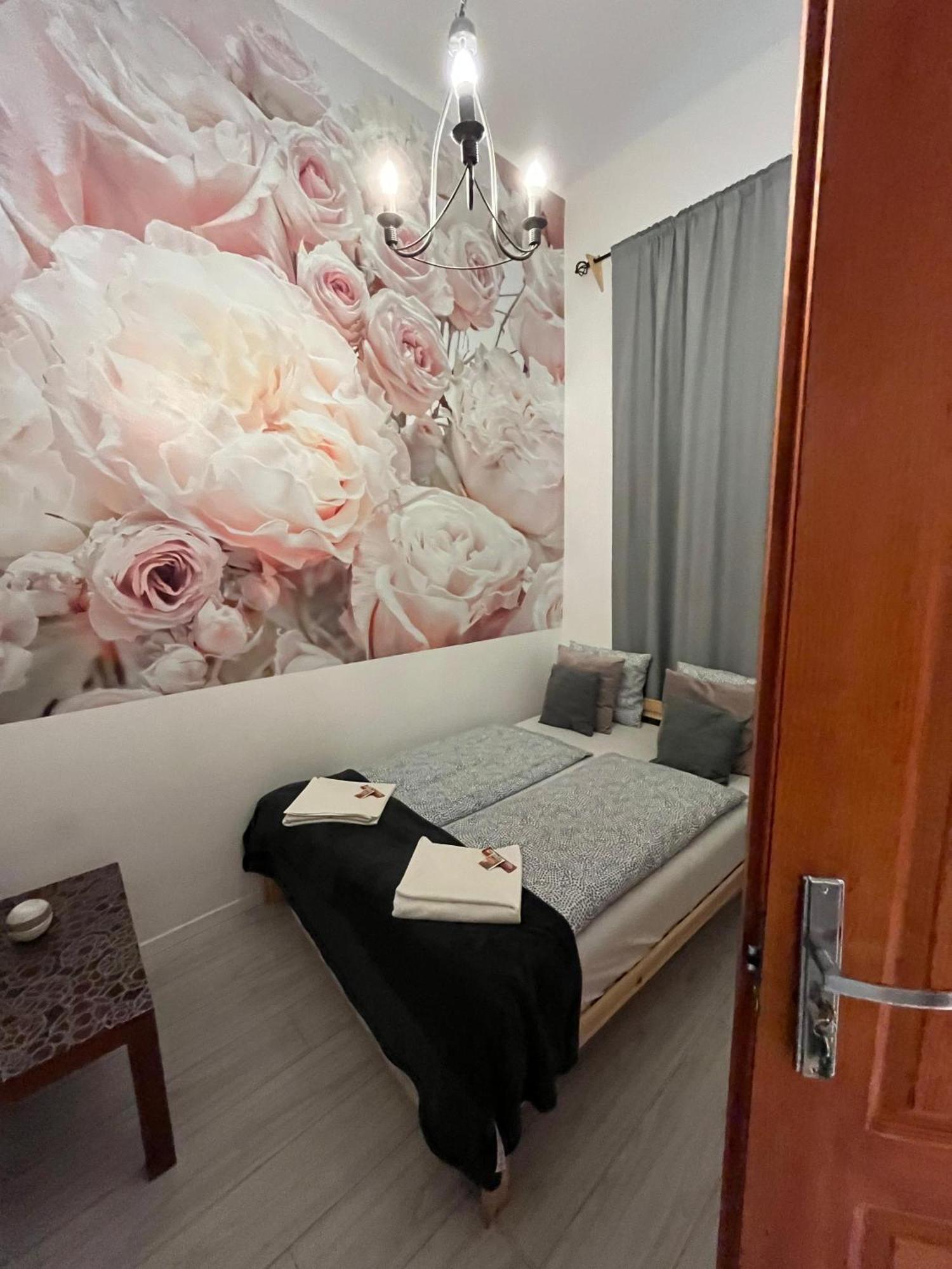 Spring Roses Downtown Boutique 2 Budapest