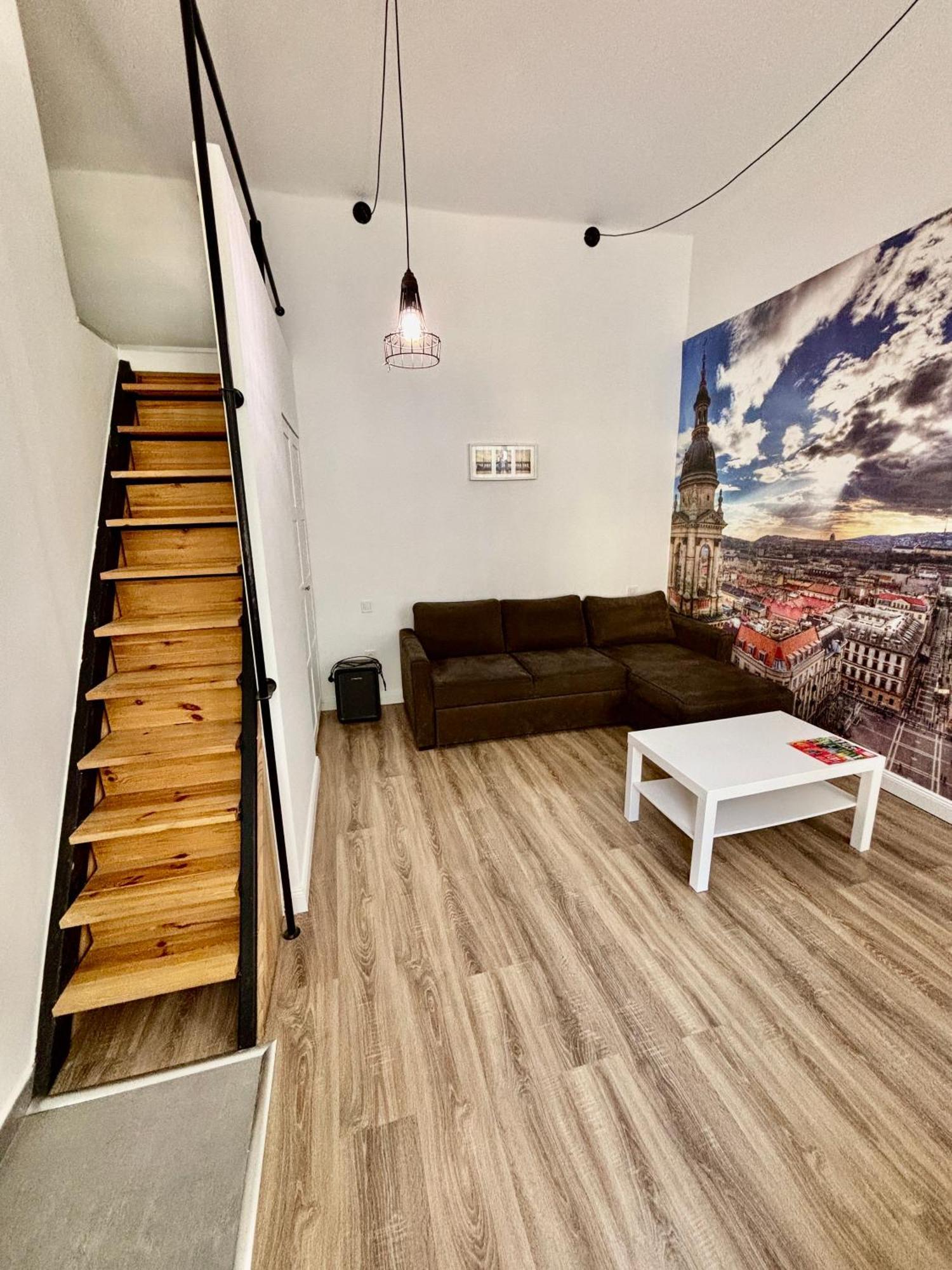 Pearl * Budapest