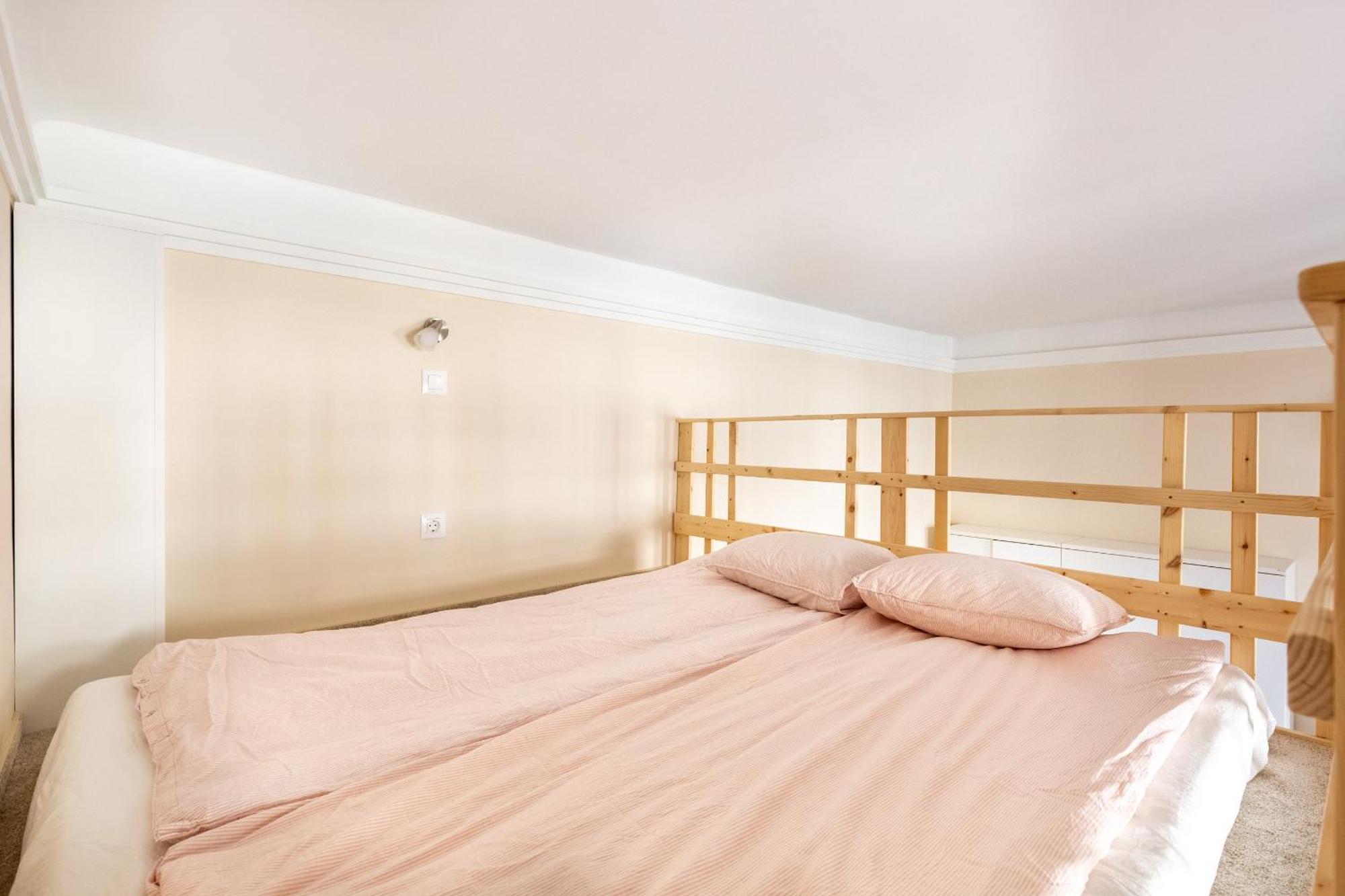 Central Mezzanine Apartments With Ac At Keleti Railways Long-Term Boedapest