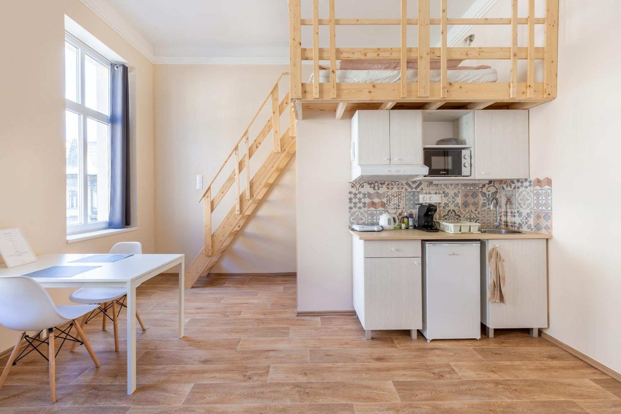 Central Mezzanine Apartments With Ac At Keleti Railways Long-Term Apartamento *