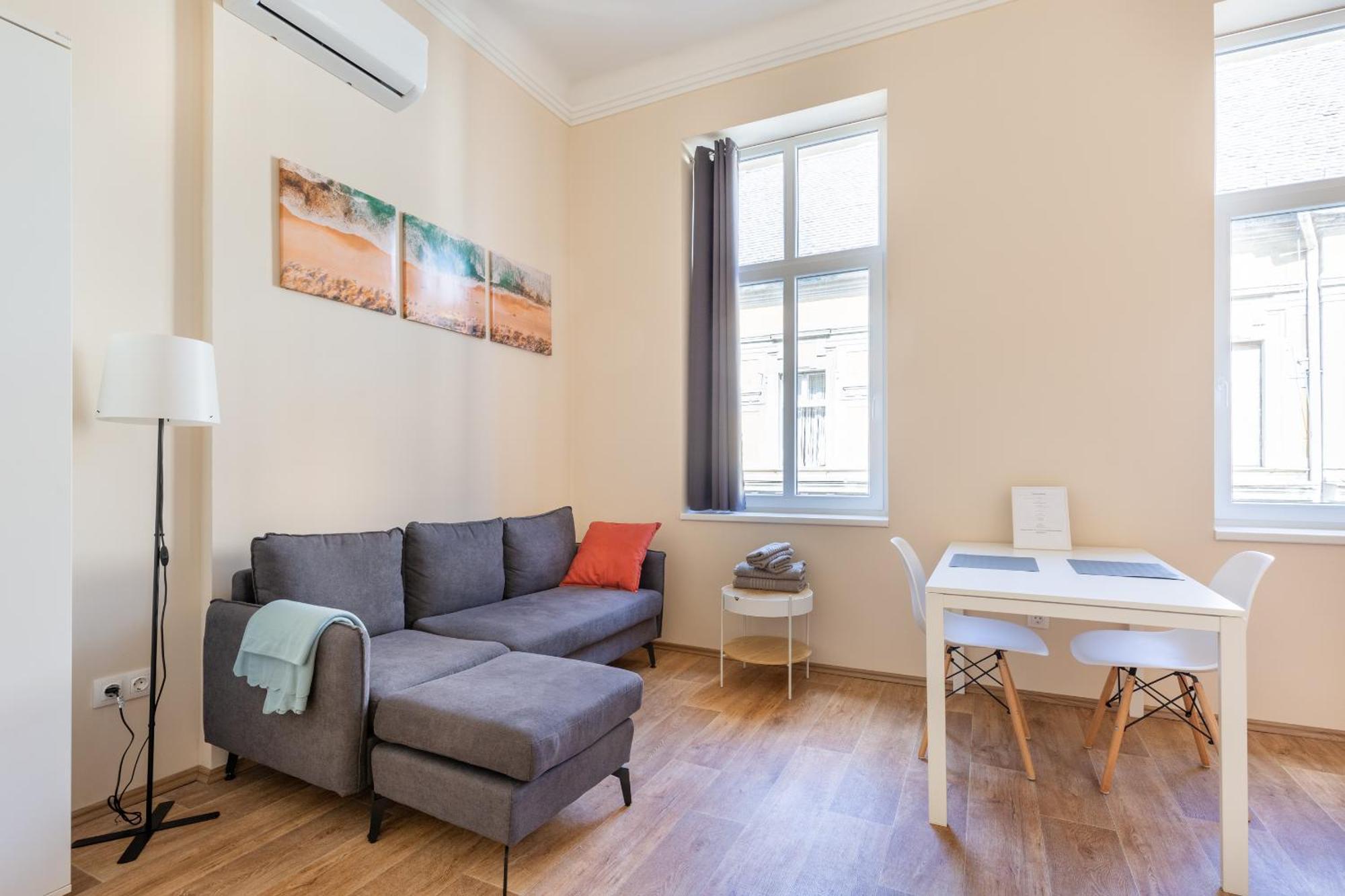 Appartement Central Mezzanine Apartments With Ac At Keleti Railways Long-Term Boedapest