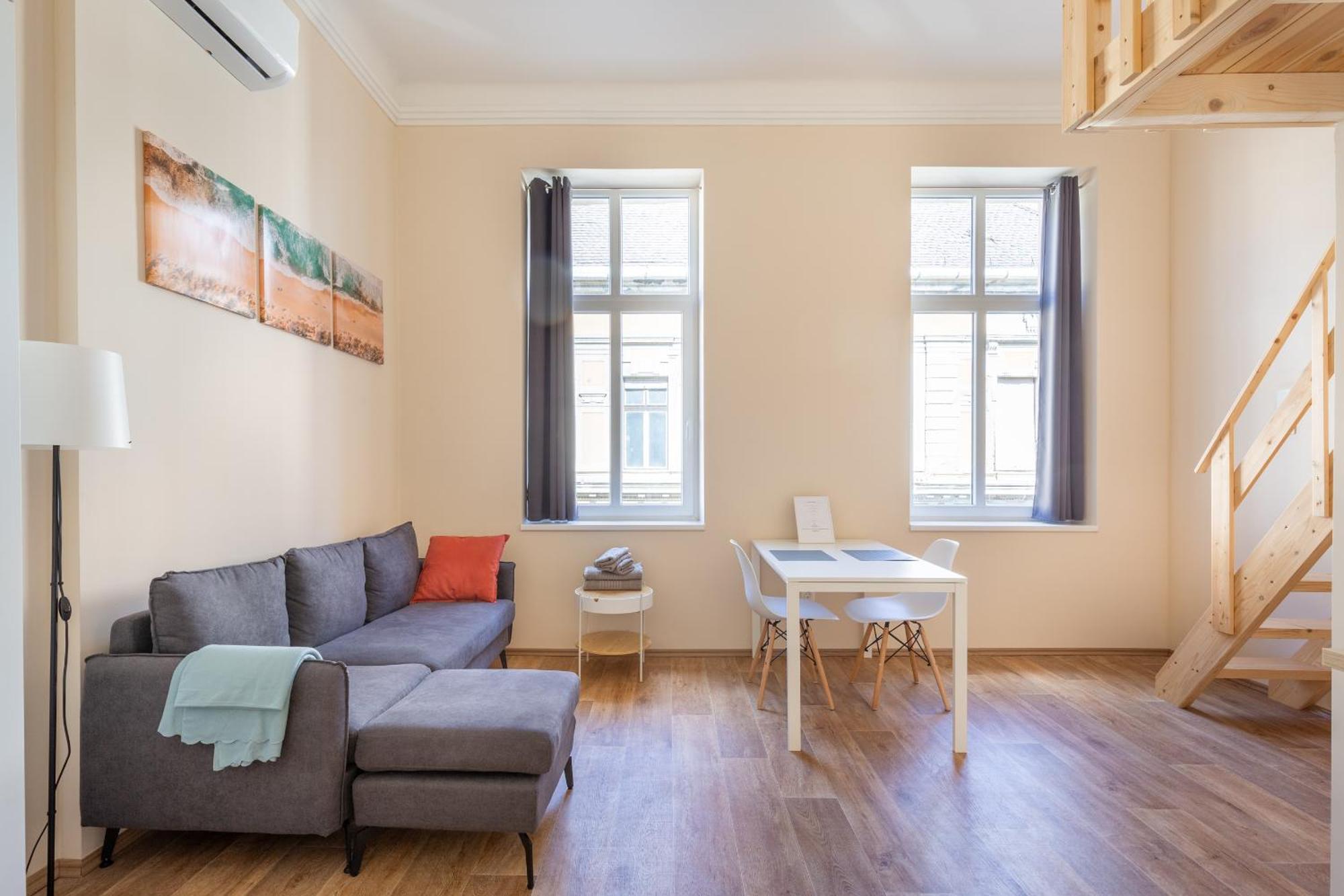 Central Mezzanine Apartments With Ac At Keleti Railways Long-Term Apartamento