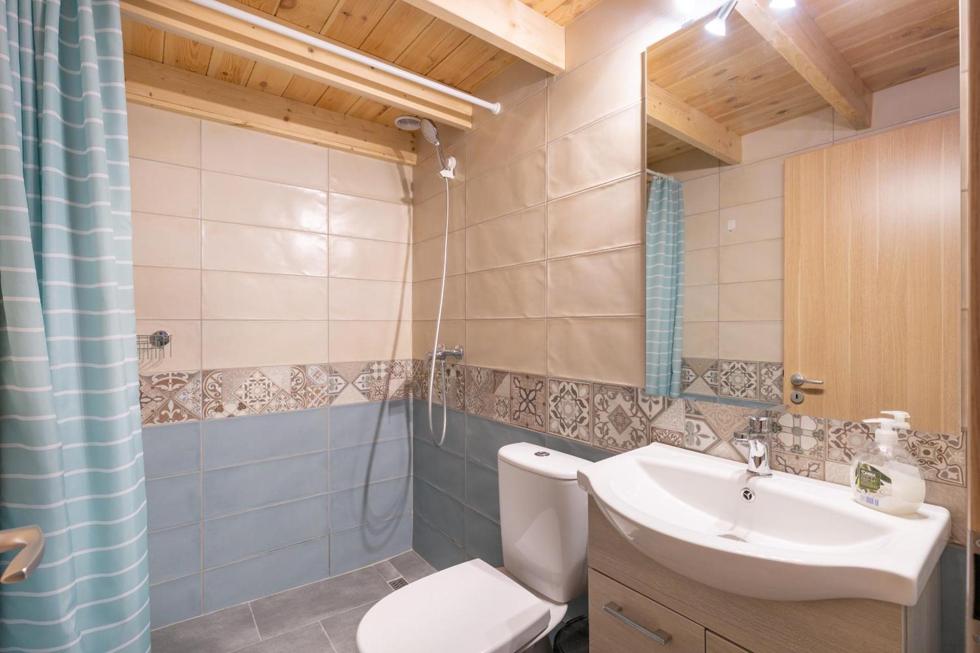 Central Mezzanine Apartments With Ac At Keleti Railways Long-Term Appartement Boedapest