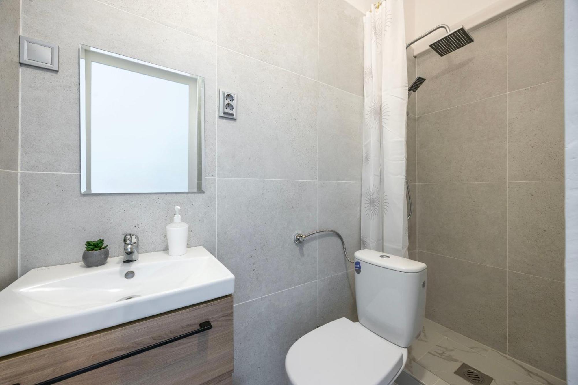Apartament Spacious 4 Bdr, 4 Bthr In The Center Of