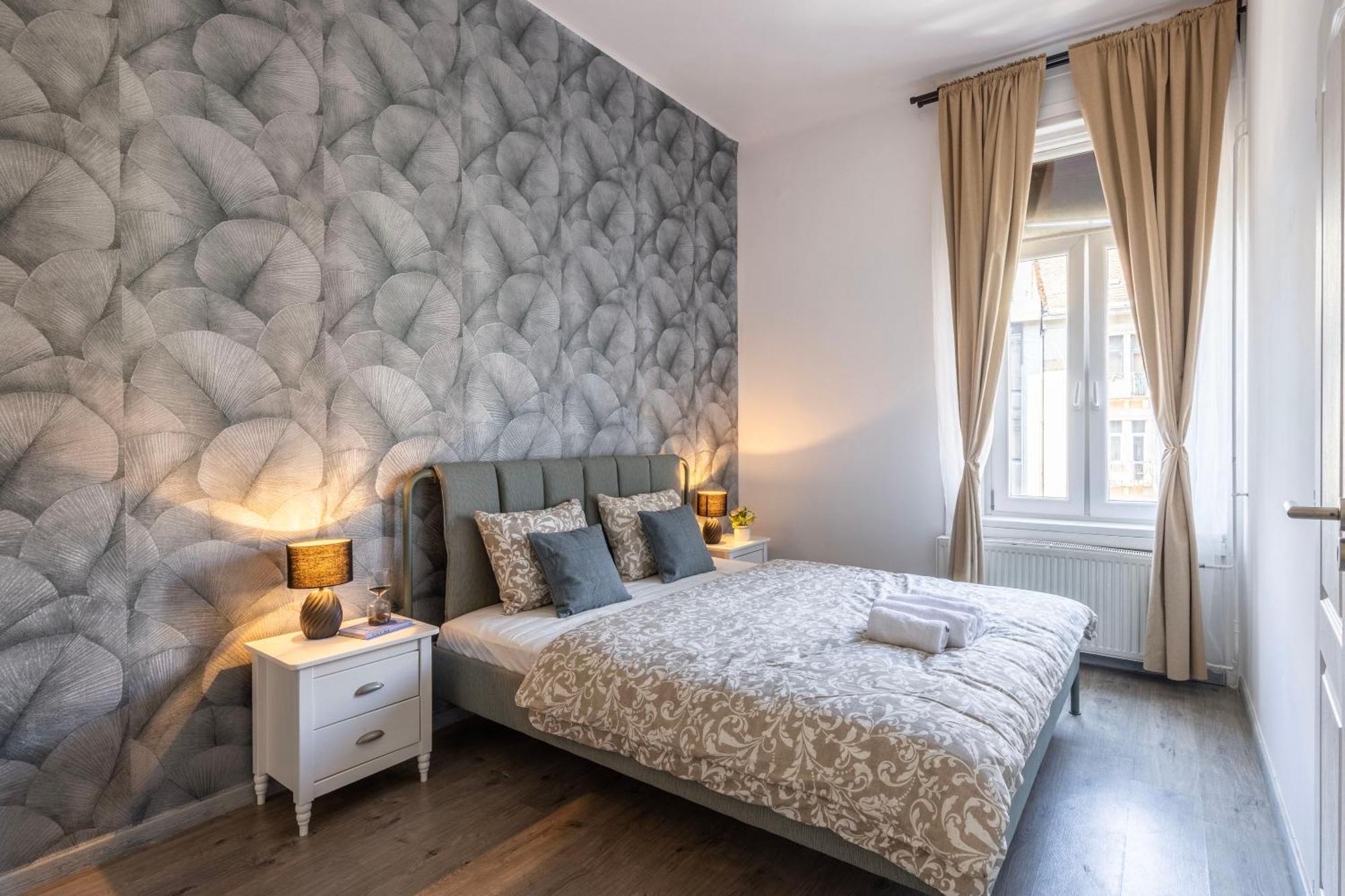 Spacious 4 Bdr, 4 Bthr In The Center Of Apartament Budapeszt