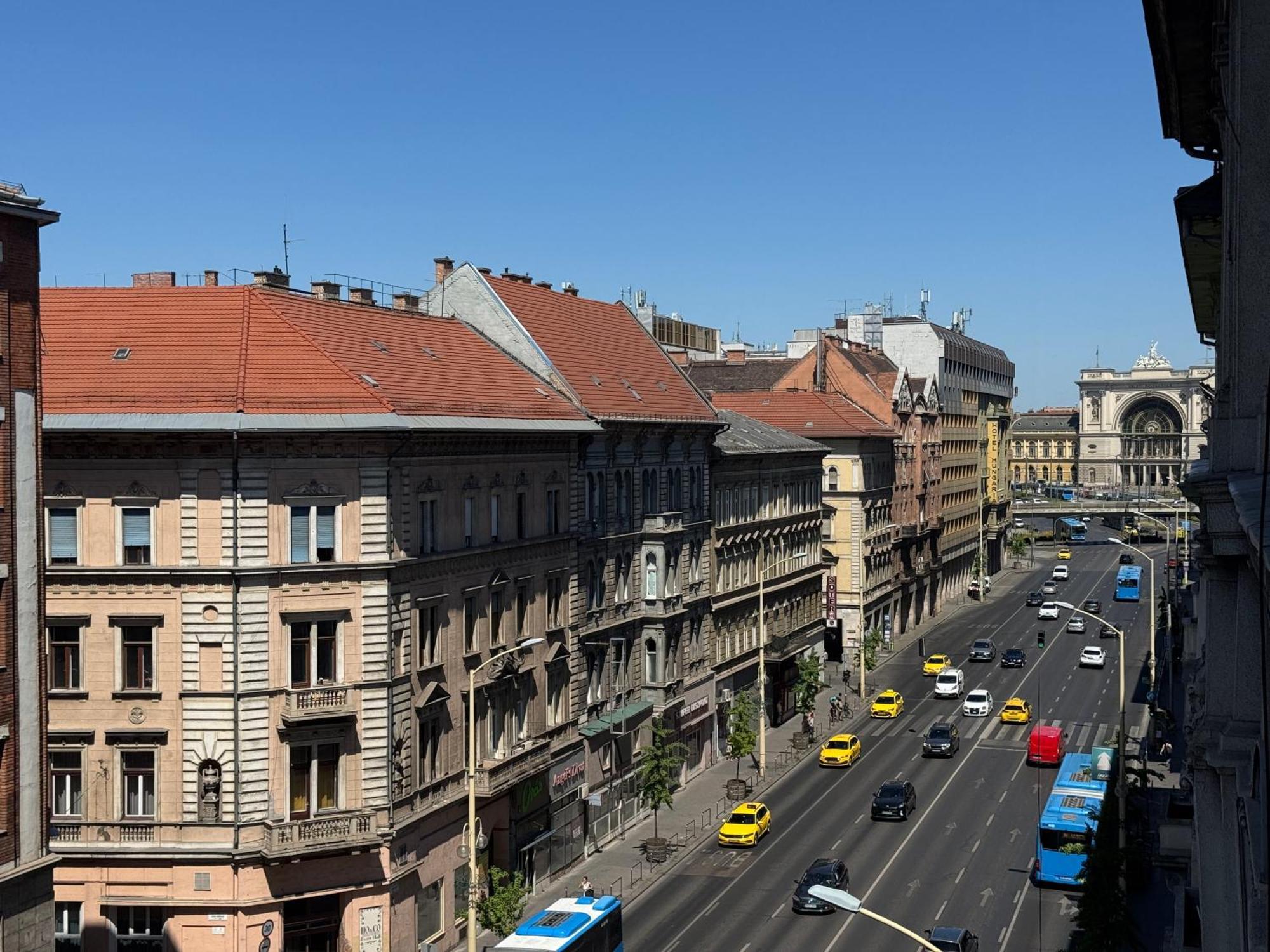 Spacious 4 Bdr, 4 Bthr In The Center Of Budapeszt