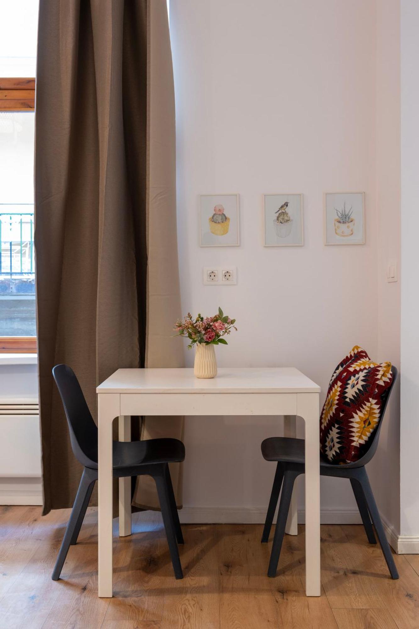 Urban Ease N' Simple Comfort In The Core * Budapest