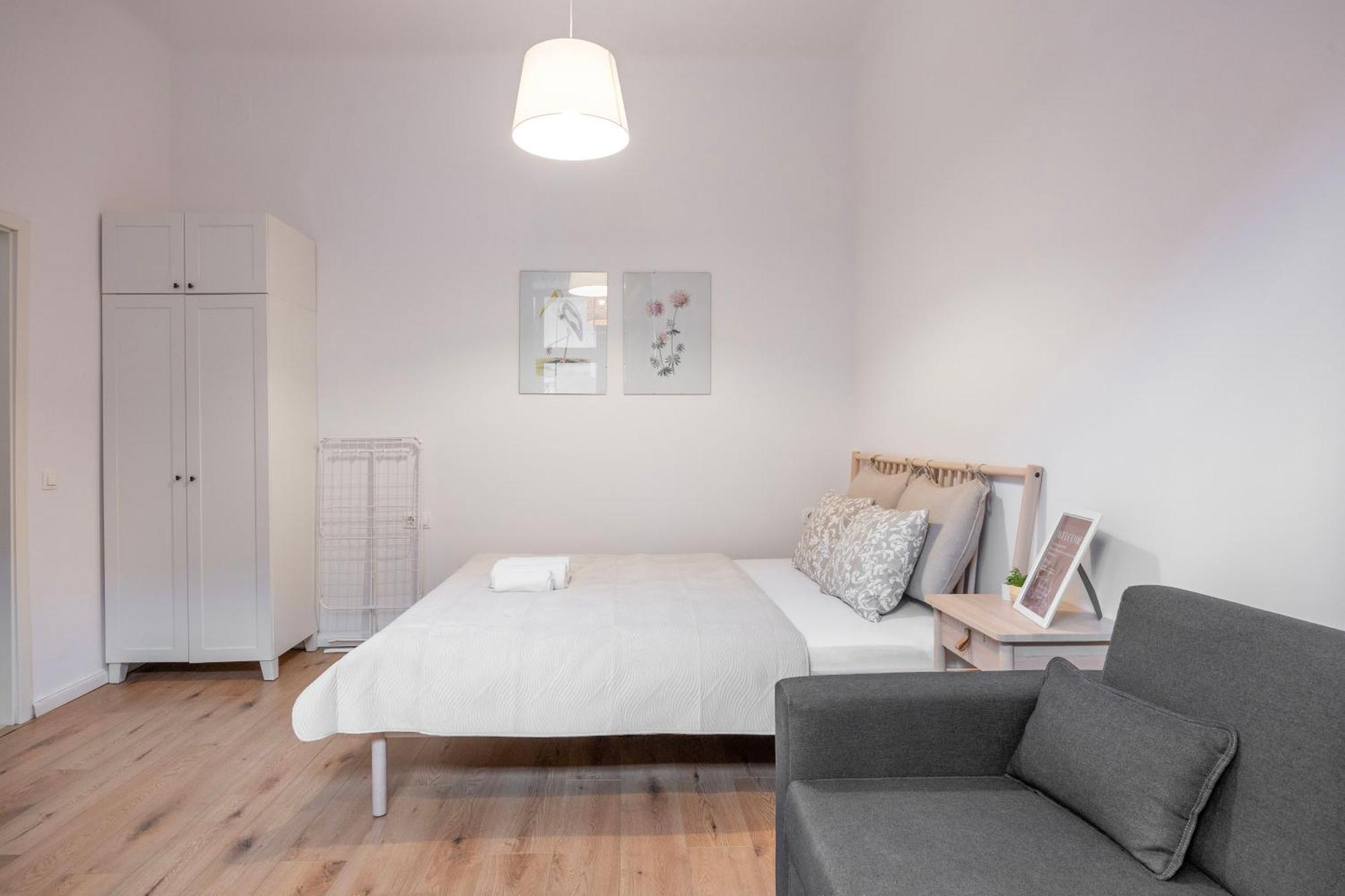 Urban Ease N' Simple Comfort In The Core Lägenhet Budapest