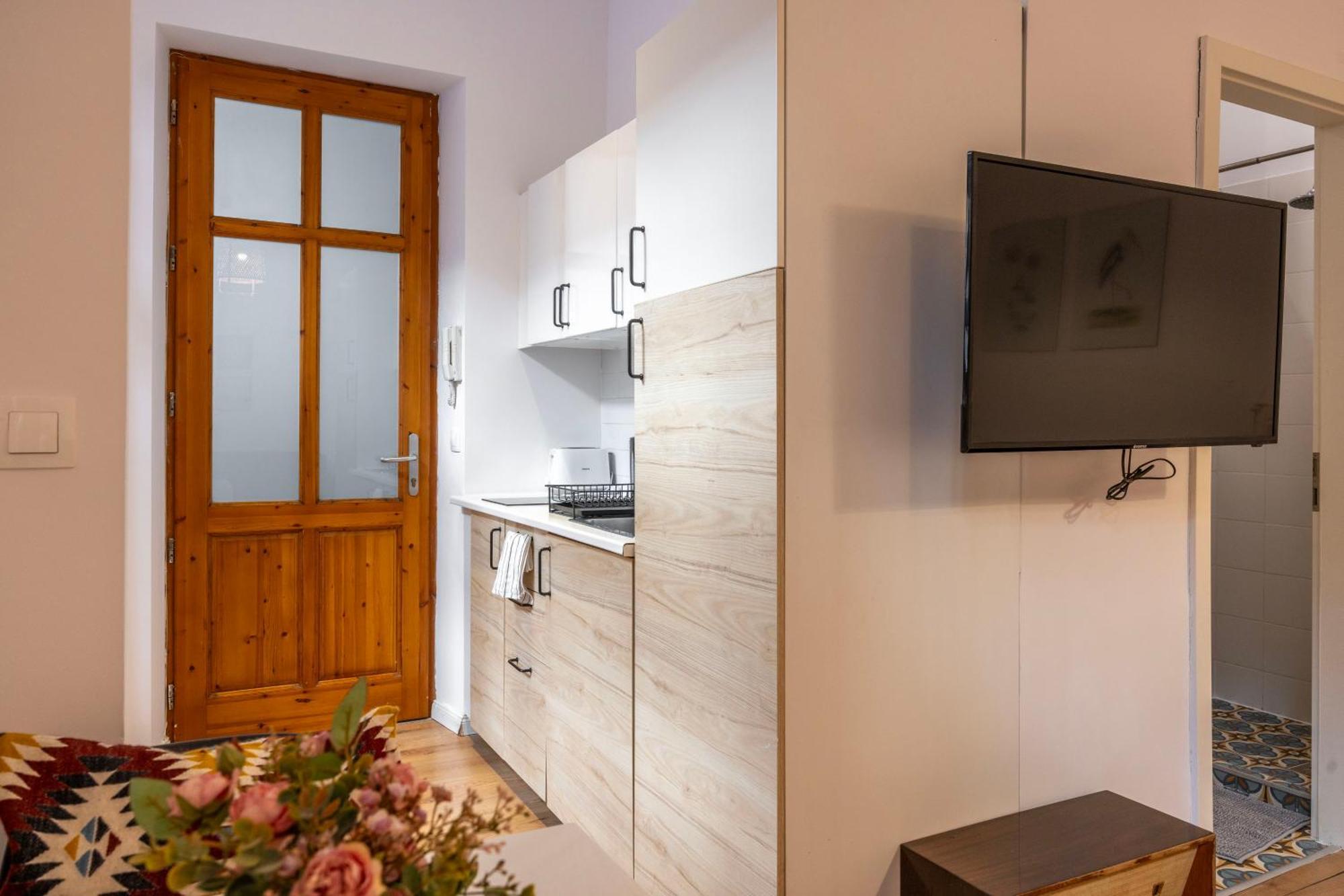 Urban Ease N' Simple Comfort In The Core Budapest