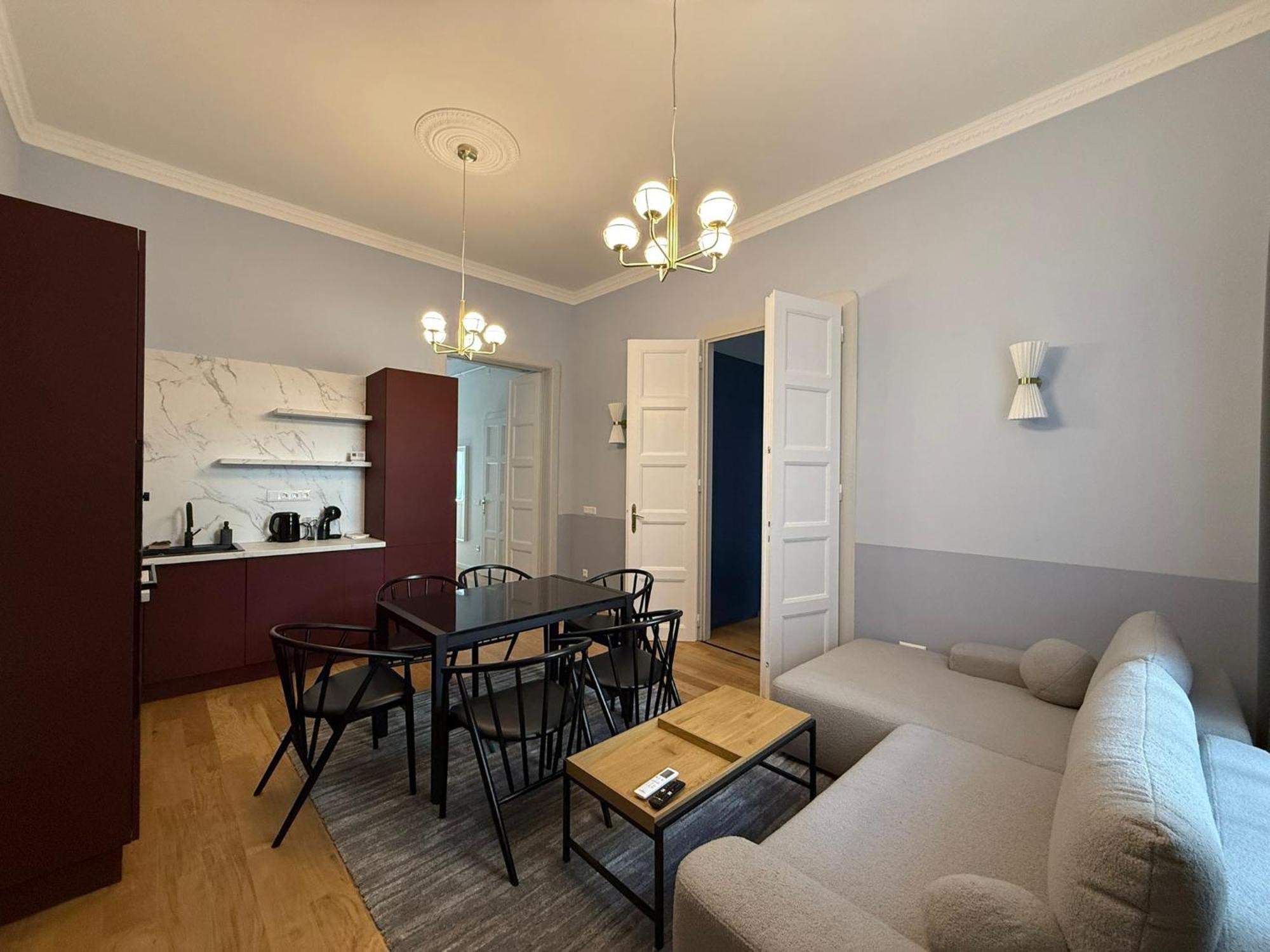3br Modern For 8 Brand New *