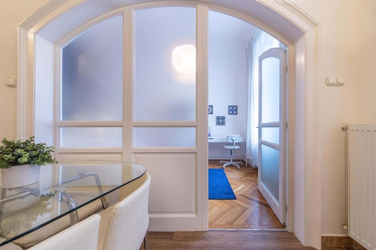 Sassoon - 2-bedroom Elegant Airy At Deak Ter