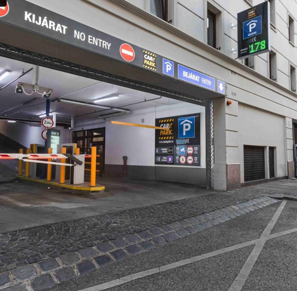 Luxury Opposite Opera, Central, Ac, Metro 1, Sleeps 6 Apartmán Budapest