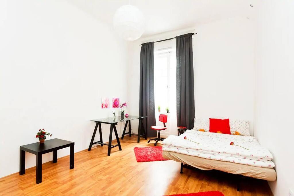 4 Bedroom Flat Near The Center *