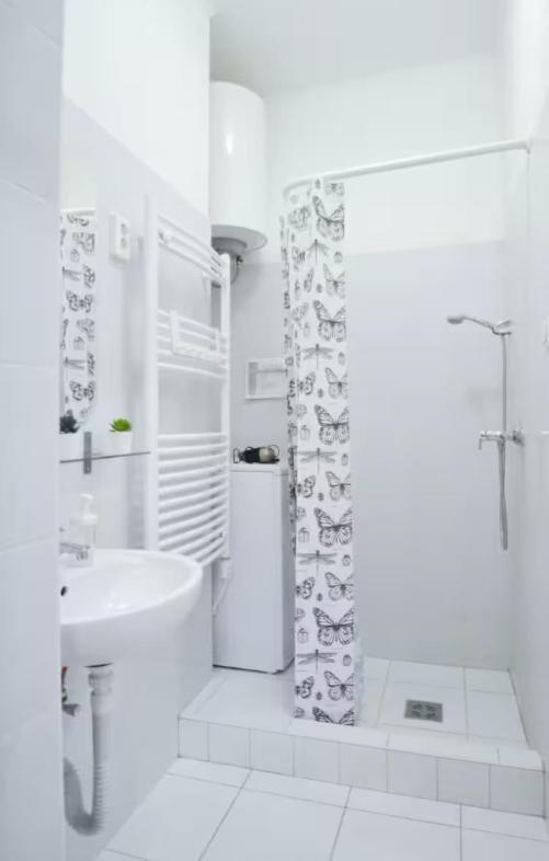 Jozsef Krt 3 Apartment - Near Corvin