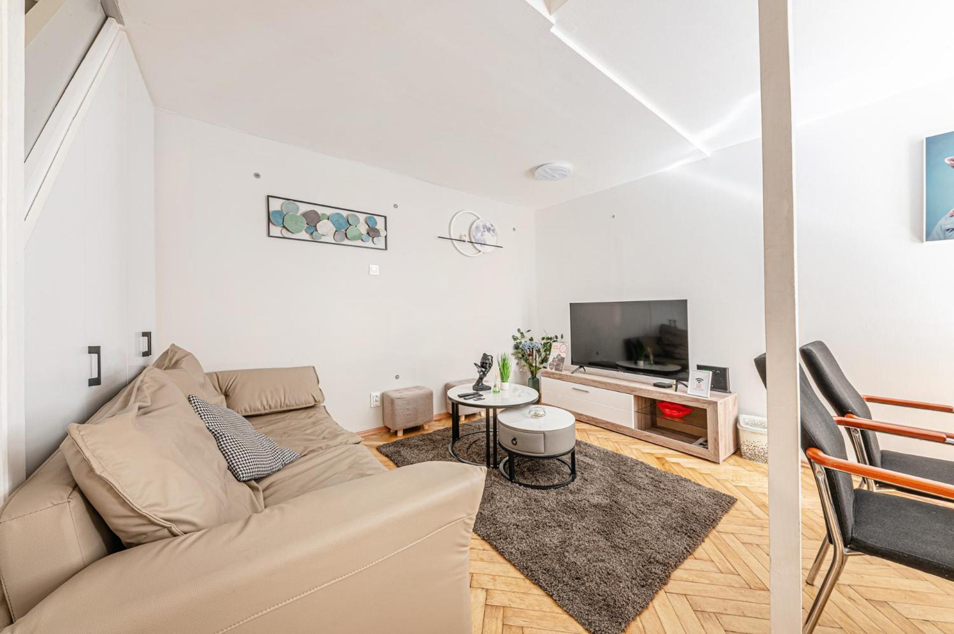 Westend Loft Chic 2br W Ac By Nyugati & M3 Metro Boedapest