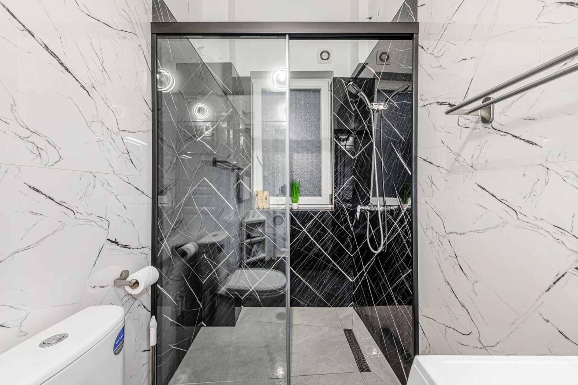 Westend Loft Chic 2br W Ac By Nyugati & M3 Metro Appartement Boedapest