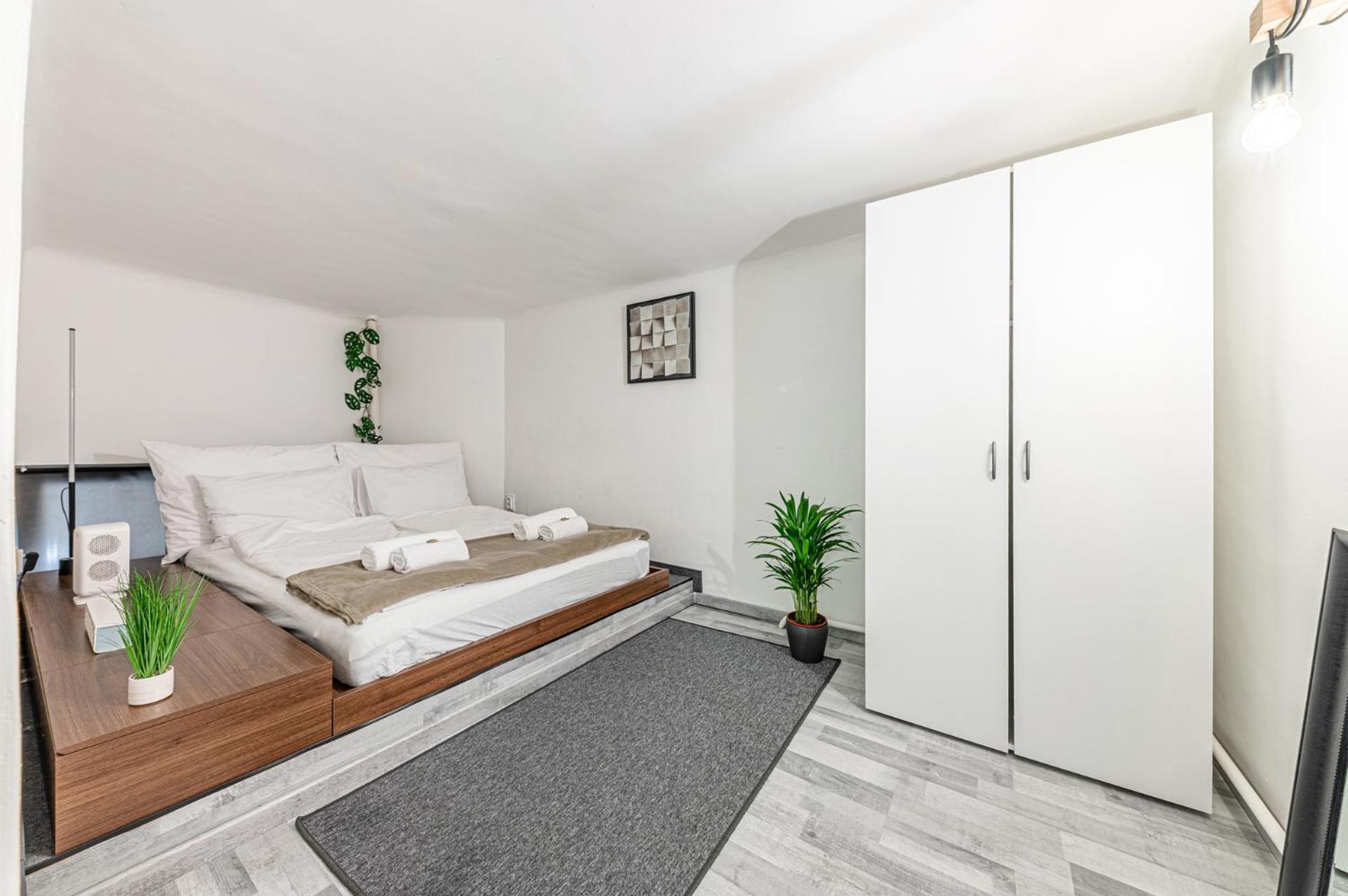 Westend Loft Chic 2br W Ac By Nyugati & M3 Metro Appartement Boedapest