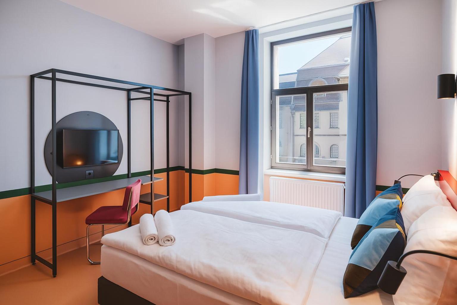 Maverick Athenaeum Hostel *
