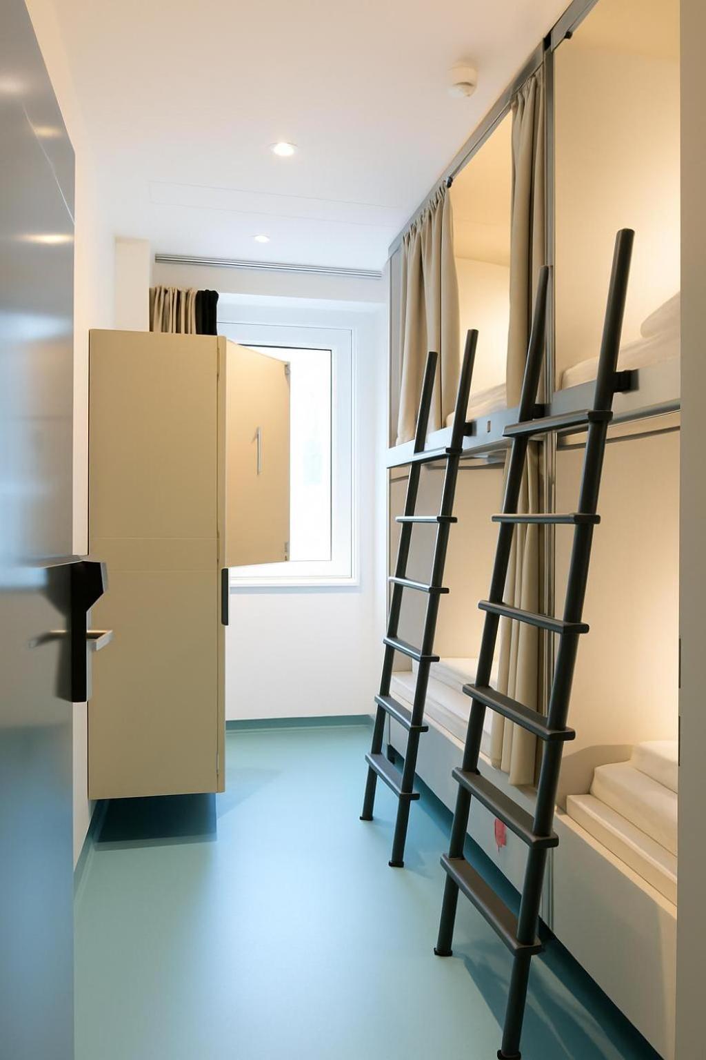 Maverick Athenaeum Hostel *
