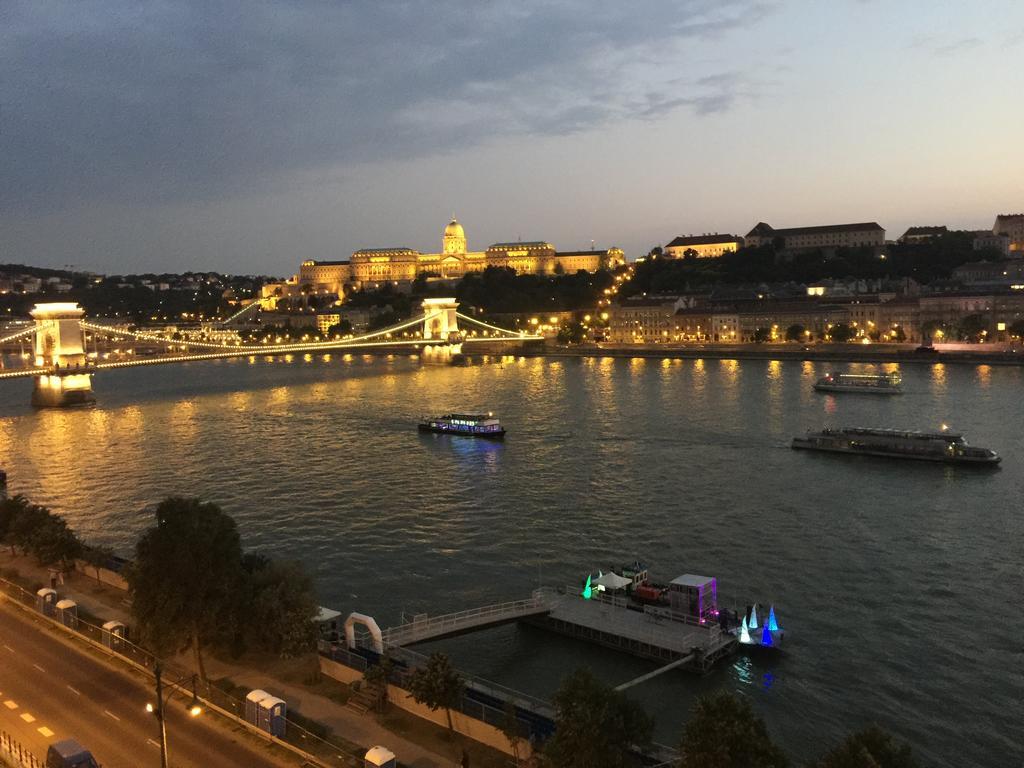 Castle And Danube Panorama Apartment *