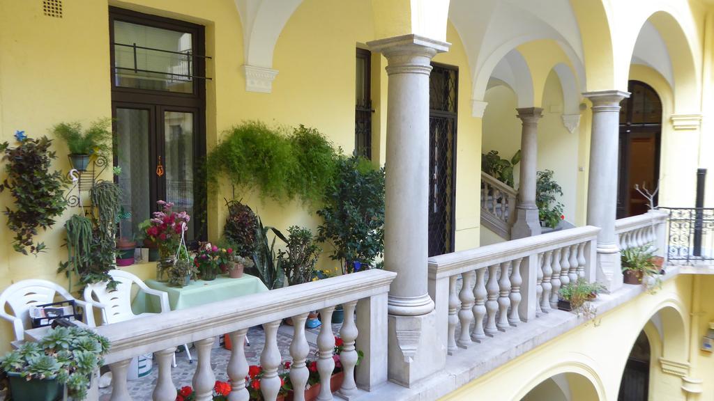 Charming Art Deco Flat * Budapest