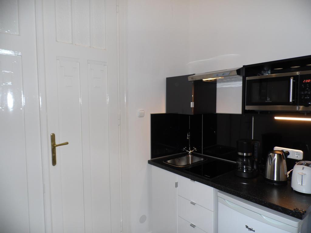 Vaci Street Downtown Apartment Budapest