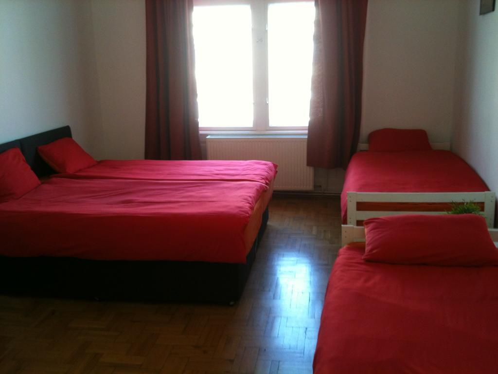 Hostal Caterina Private And Budapest