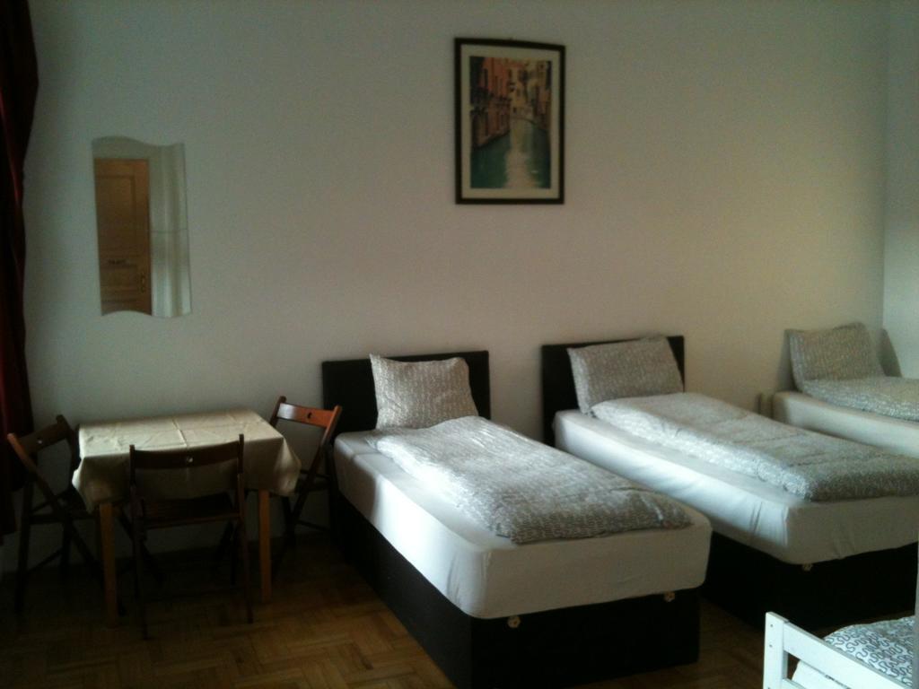 Caterina Private And Hostal