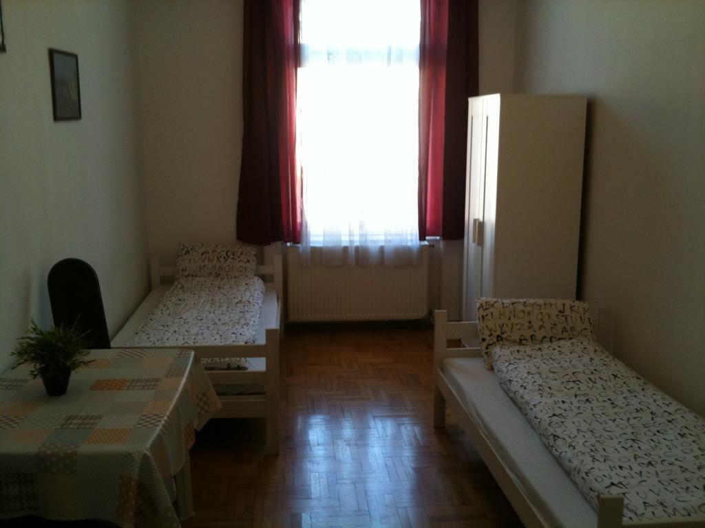 Caterina Private And Hostal