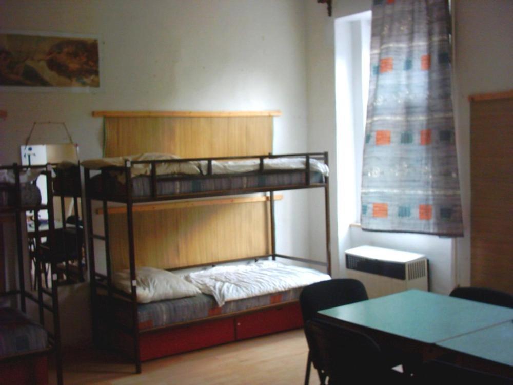 Season Hostel *