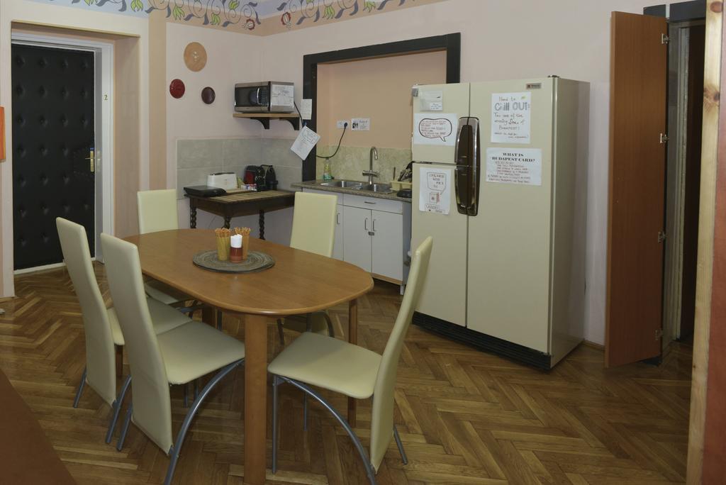 Yolo Hostel