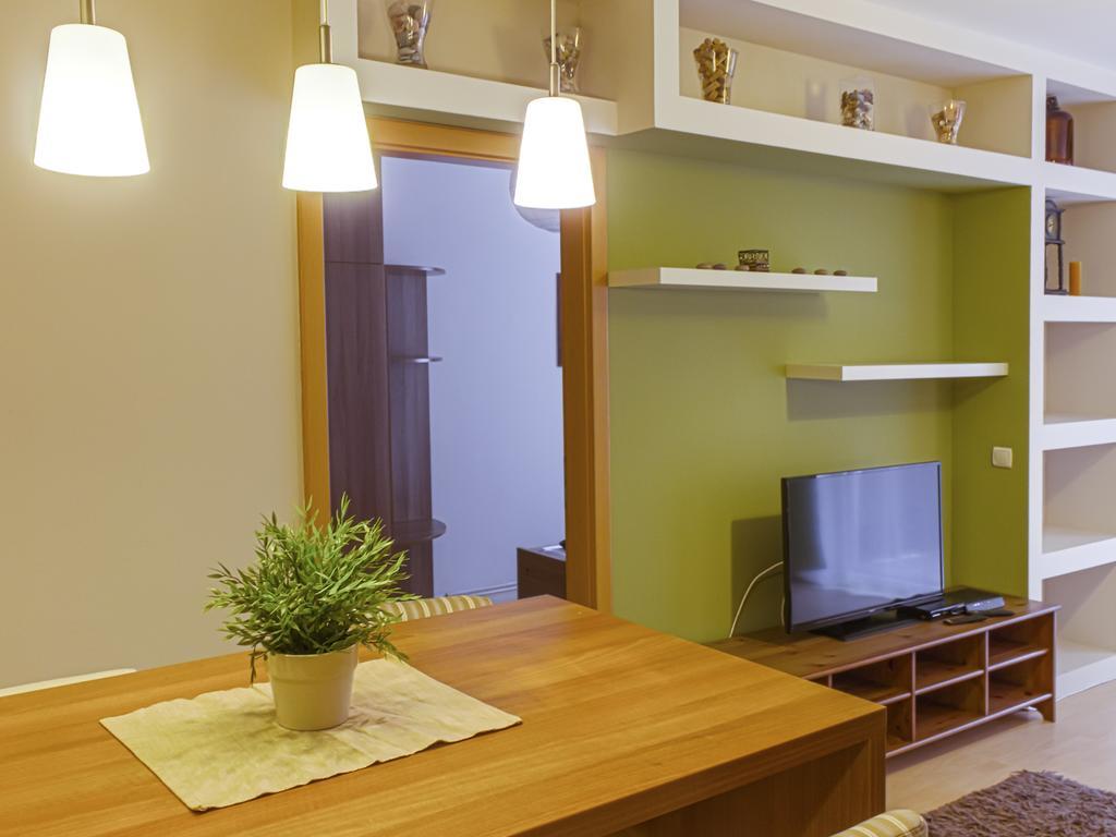 Dnd, Kun Apartments, Keleti Railway Station