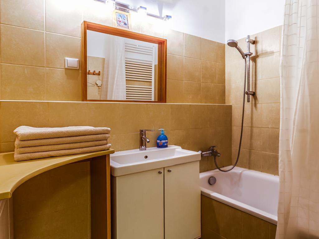 Dnd, Kun Apartments, Keleti Railway Station