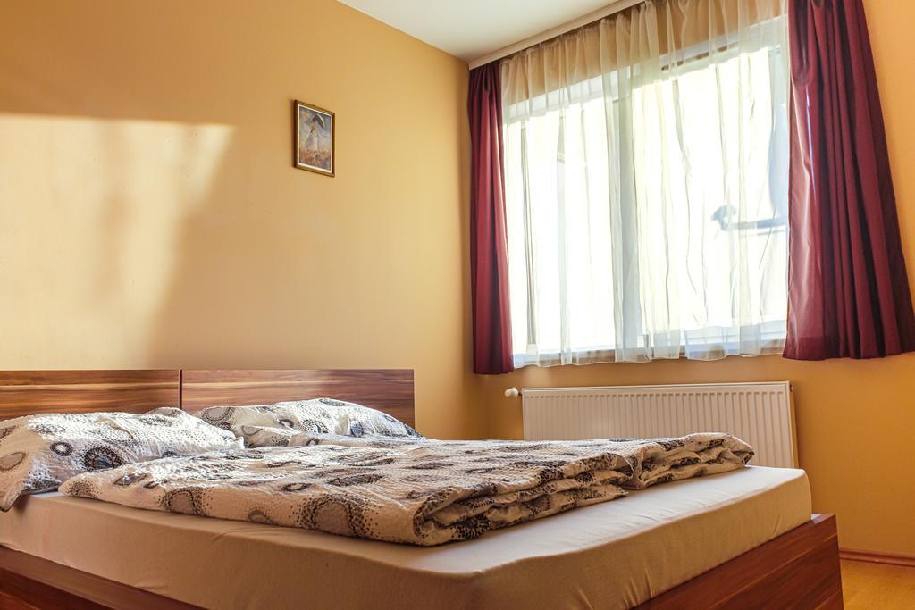 Dnd, Kun Apartments, Keleti Railway Station