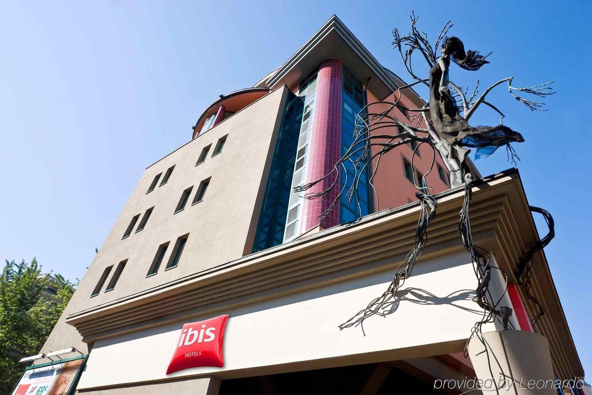 Ibis Heroes Square Hotel 3*