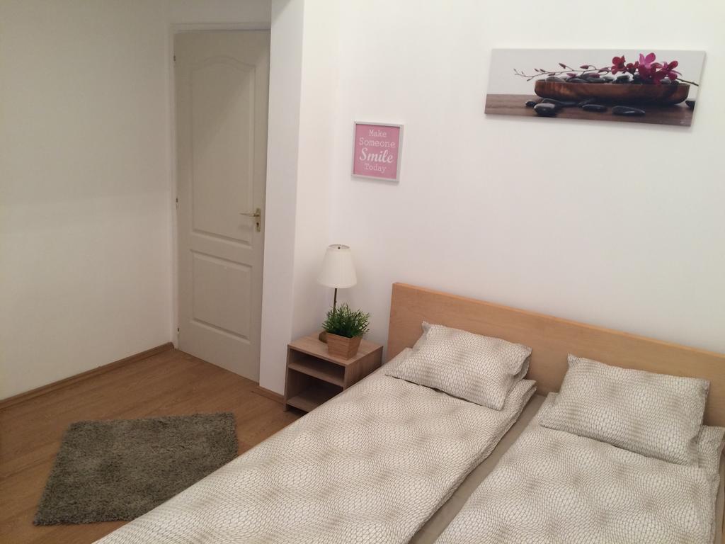 Luxury Apartment *
