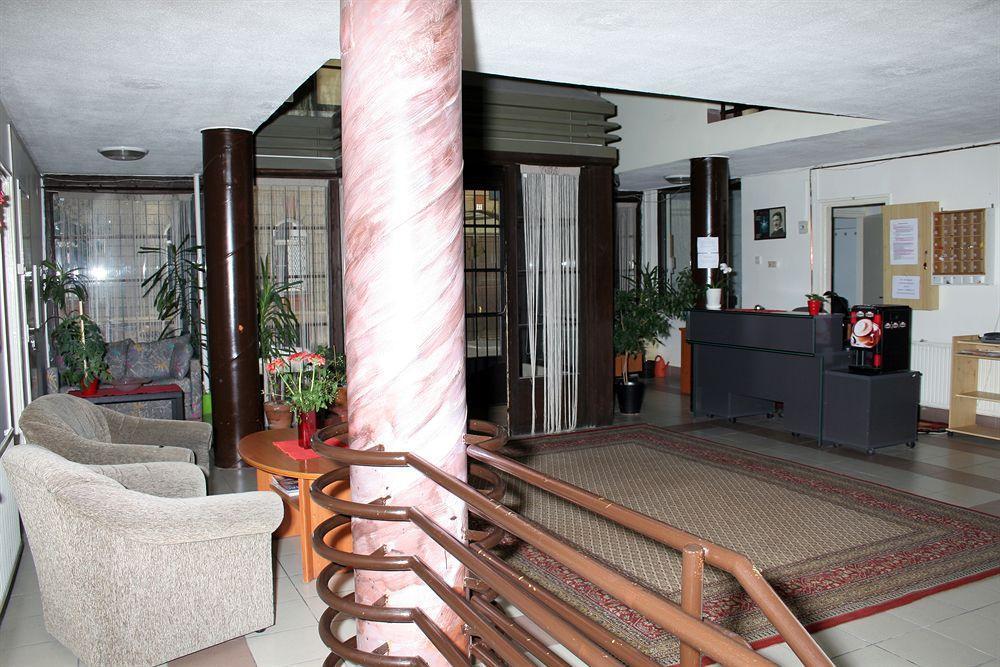 Professor'S Guest House *