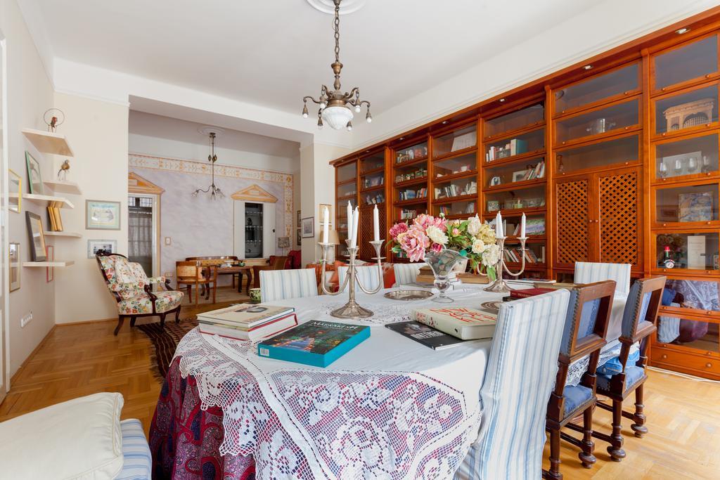 Elegant Apartment *
